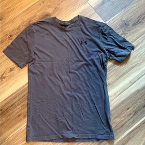 Under Armour Men's gray T-Shirt